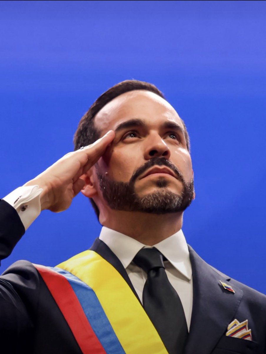 pablovicentec's tweet photo. Dios lo Bendiga Dr. @ABDELAESPRIELLA, cuanta alegría que un hijo del Caribe gobierne la Patria que nuestro Simón Bolivar adoró con locura, pronto Venezuela coincidirá en el camino de la libertad y el respeto absoluto a las leyes. https://t.co/9cuJpSBBBI