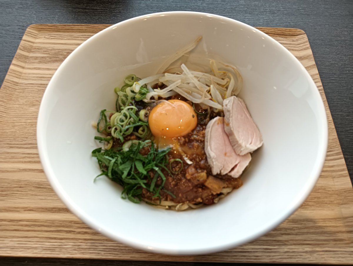 Ver2081074759's tweet photo. 石川県金沢市諸江町
オークラ諸江にて
麺´sじむり 出店中
氷見煮干 咖哩拉麺
咖哩専用和え玉、出汁ご飯
|ωΦ*)ｺｿｰﾘ･8月8(土)限定 https://t.co/TaMCTxCt1q