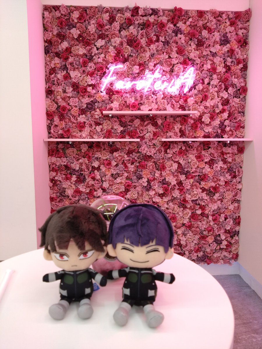 ka87_nh's tweet photo. 鳴の前髪が変だったことにあとから気が付いた…
ピンク髪めくれとる(笑)
ドリンクで支えさせるという残念さ(笑) https://t.co/YNB8PWVP3i