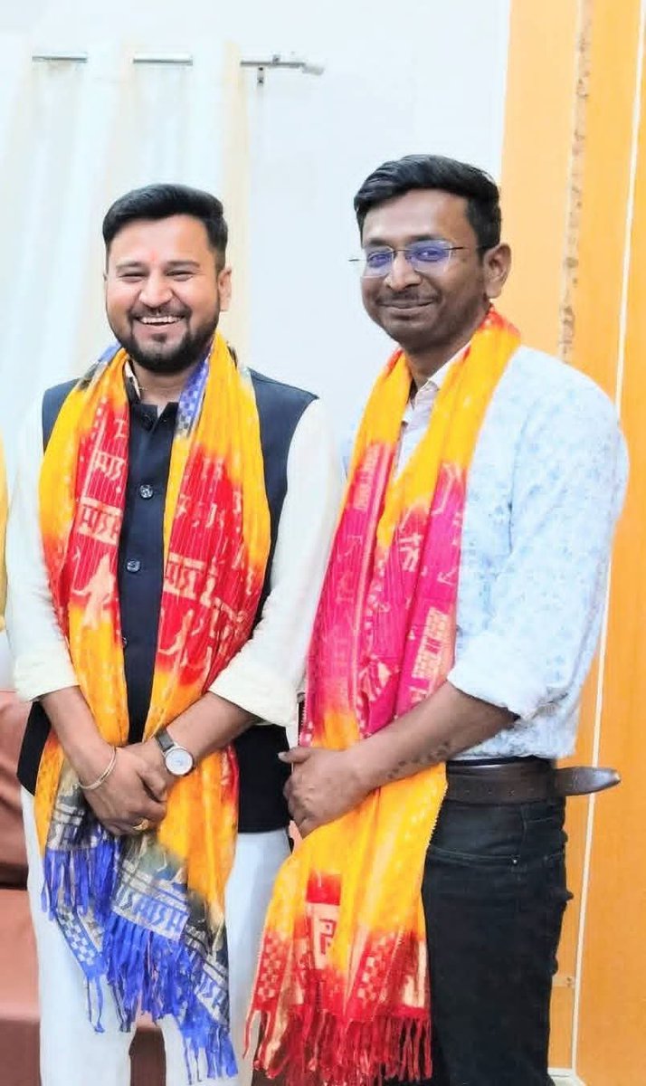 JayantSBjp's tweet photo. #शुभ_जन्मदिन :- 

1)- भाजयुमो बलरामपुर के ऊर्जावान, कर्मठ, नगर अध्यक्ष एवं साथी  मनोनीत सभासद प्रिय भाई श्री सौरभ तुलस्यान जी एवं 
2)- प्रिय भाई श्री विरंच तिवारी जी को हार्दिक बधाई एवं शुभकामनाएं..!

प्रभु श्री राम जी से आप दोनों के उज्जवल भविष्य की कामना है !

#happybirthday 🎂 https://t.co/AhxtoNEjiX