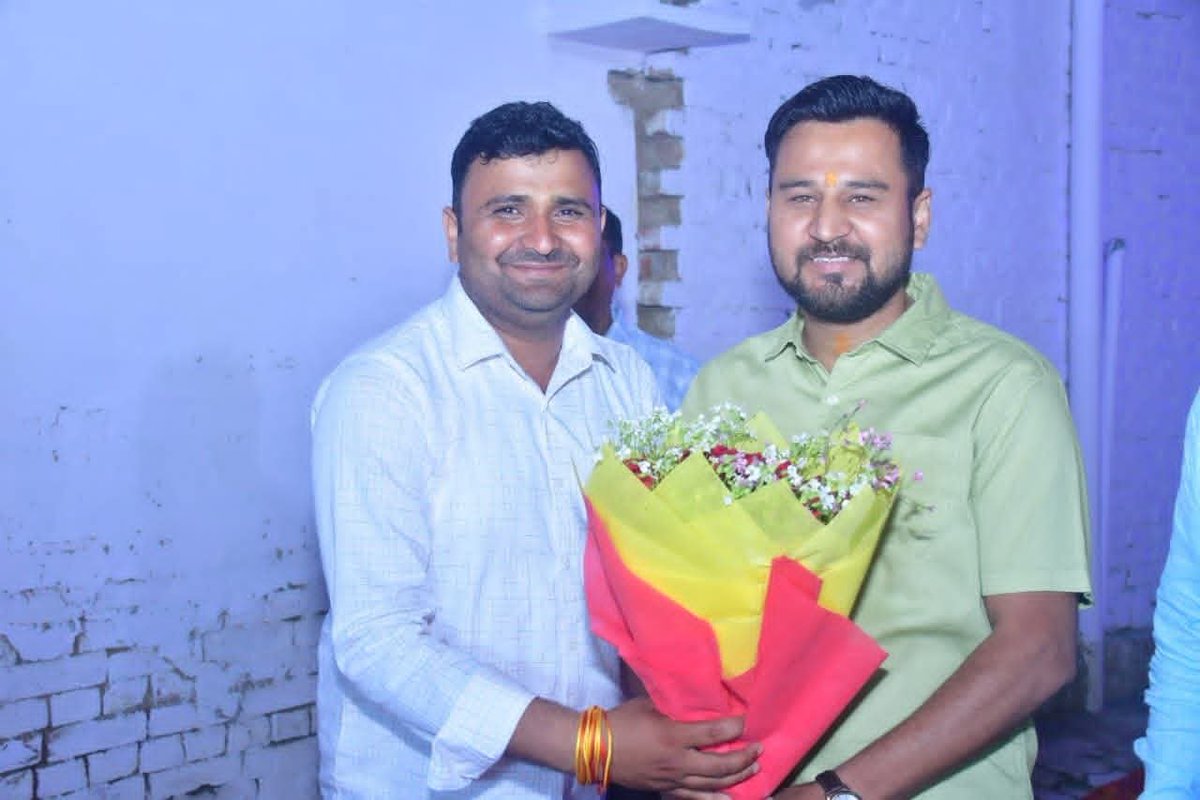 JayantSBjp's tweet photo. #शुभ_जन्मदिन :- 

1)- भाजयुमो बलरामपुर के ऊर्जावान, कर्मठ, नगर अध्यक्ष एवं साथी  मनोनीत सभासद प्रिय भाई श्री सौरभ तुलस्यान जी एवं 
2)- प्रिय भाई श्री विरंच तिवारी जी को हार्दिक बधाई एवं शुभकामनाएं..!

प्रभु श्री राम जी से आप दोनों के उज्जवल भविष्य की कामना है !

#happybirthday 🎂 https://t.co/AhxtoNEjiX