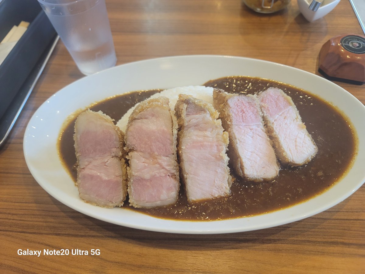 redarrow777's tweet photo. カツカレー専門店で
プレミアムポークカツカレー

想像よりでかかった
おなかいぱ～いです🎵 https://t.co/IGHazcp2AV