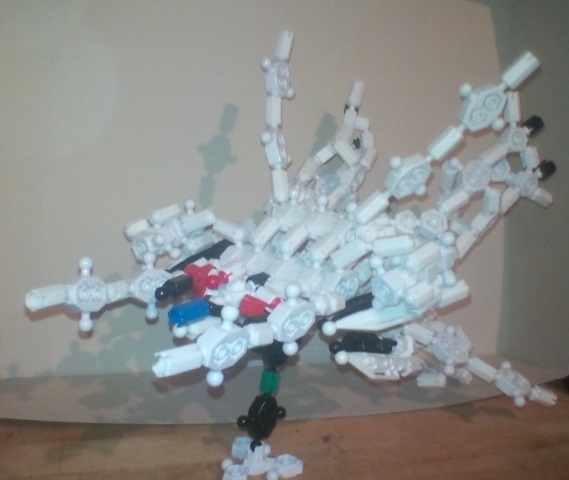 zeroline_2nd's tweet photo. アソブロックで作るSTG機、実はボス機も度々作ってたり。各部動くからにはフルギミックを心掛けてるので毎度大変だったりはする https://t.co/pBTMV52bXA