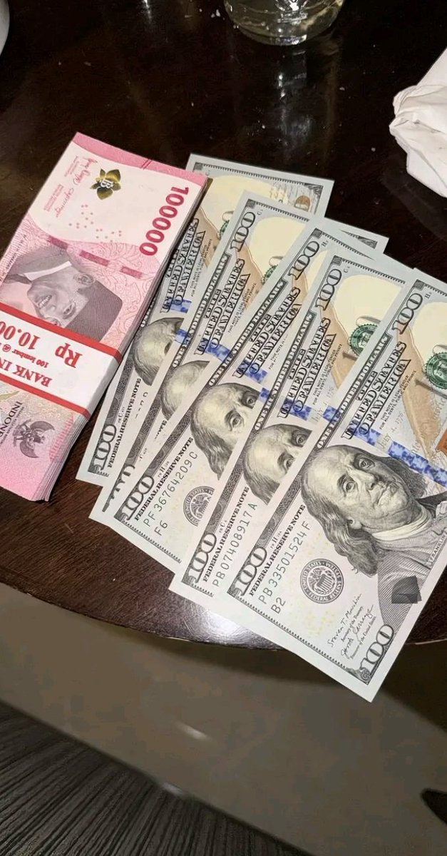 Arinaaa27's tweet photo. Maaf guys ralat 
Dikarenakan this economy 

GiveAway time for #cenblue 

Untuk para #cenblue 
GiveAway from #pioGA 

Syarat: like, komen, retweet, follow 
Yang komenannya (no like no komen) berkesempatan mendapatkan 500ribu 

Semangattt maaf buat yg non cemblue ya 🙏🙏🥰😘 see younext GA