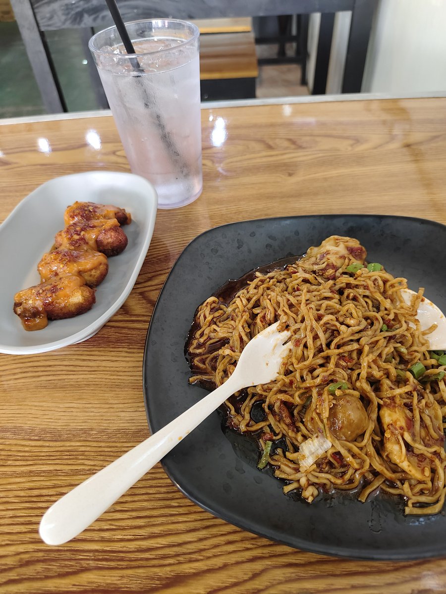 ryulngambek's tweet photo. Makan semua https://t.co/GmtcmwgjA7