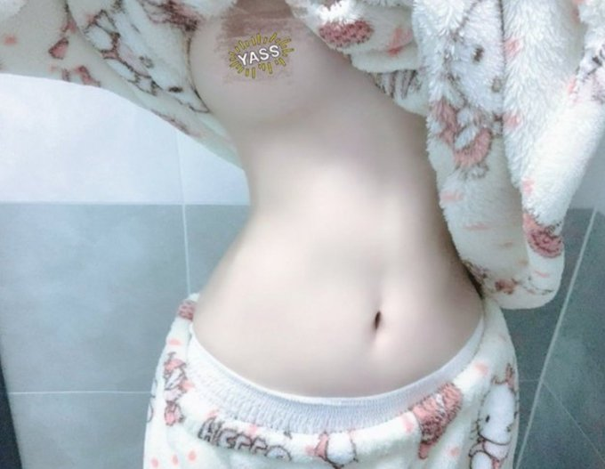 KeishaDziu36810's tweet photo. 中途半端な乳だとこういう事故起きがち https://t.co/dgsTrjuJXp
