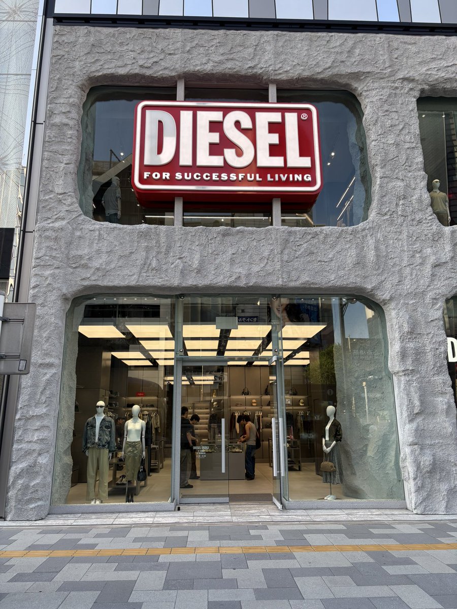 yuuki71100's tweet photo. DIESEL OSAKA https://t.co/7Z2xLWl0TE