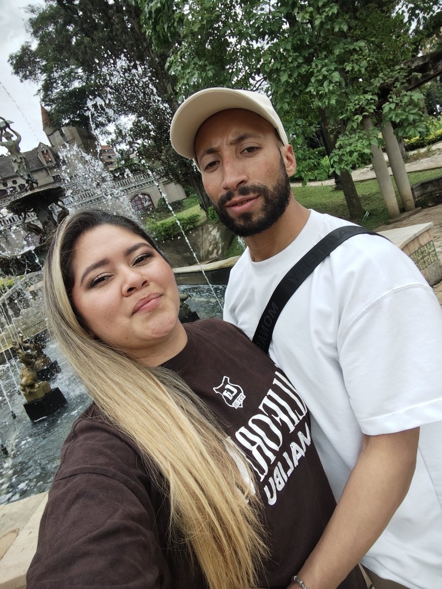 andrezaracora's tweet photo. Tengo permiso del esposo pa divertirme hoy !!!!!!!! Single 🦍 https://t.co/Yt1MmP32Xo