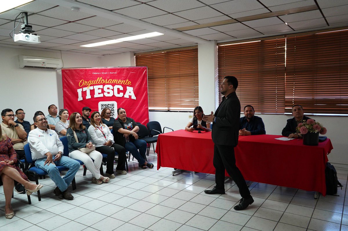 SECSonora's tweet photo. @ItescaCajeme integra herramientas tecnológicas para enriquecer la experiencia de enseñanza y aprendizaje del idioma inglés. 🗣️✨

Lee el boletín completo en: https://t.co/4whvk8suB0 https://t.co/lL3WhoEQzG