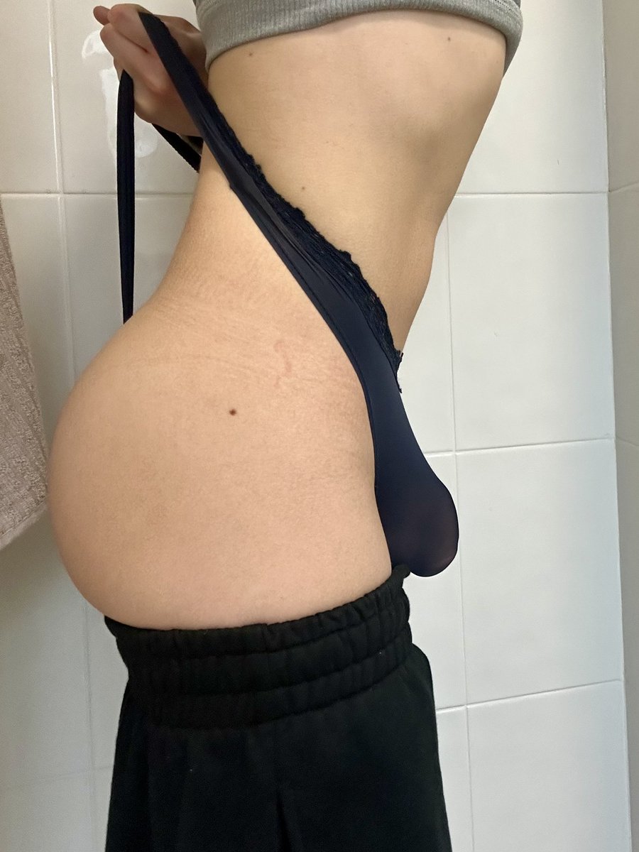 CheekECheeks's tweet photo. Got my stretchy granny panties on today for you all ;) maybe I’ll test and see how high this wedgie will go 😙

#wedgie #wedgieboy #panties #grannypanties #thong #sexy #twink #femboy #meninpanties #boybutt https://t.co/URGNKwG52X