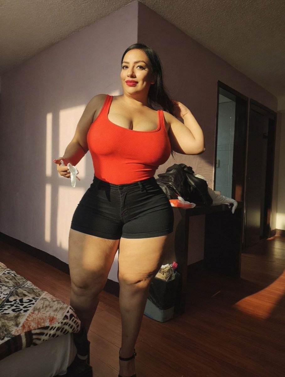 abigailxxx69's tweet photo. Voy empezar a buscar novio 
Tengo 30 años 
Soy talla grande 😜😜 https://t.co/miOUJx3Wav