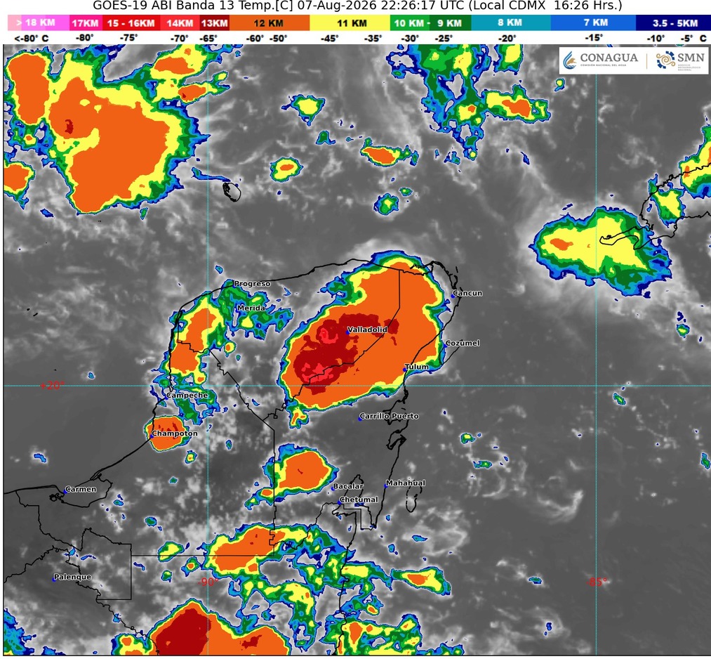 5toPoderDiario's tweet photo. #5topoder #noticias #PRONOSTICODELTIEMPO #QUINTANAROO
CLIMA SOFOCANTE EN QUINTANA ROO ESTE 8 DE AGOSTO
El estado de Quintana Roo enfrenta este 8 de agosto de 2026 una jornada marcada por temperaturas elevadas y una sensación térmica aún más intensa debido a la humedad persistente en la región. Desde tempranas horas, los municipios reportaron condiciones de cielo parcialmente nublado, con periodos de sol fuerte que incrementaron la sensación de bochorno en zonas urbanas y costeras. Autoridades de Protección Civil recomendaron mantenerse hidratados y evitar la exposición prolongada al sol, especialmente entre el mediodía y las primeras horas de la tarde, cuando el calor alcanzó sus picos más altos.
A continuación, se presenta el registro estimado por municipio:
Benito Juárez — 33°C / 40°C
Solidaridad — 32°C / 39°C
Isla Mujeres — 31°C / 38°C
Cozumel — 30°C / 37°C
Puerto Morelos — 32°C / 39°C
Tulum — 33°C / 41°C
Felipe Carrillo Puerto — 34°C / 42°C
José María Morelos — 35°C / 43°C
Lázaro Cárdenas — 33°C / 40°C
Bacalar — 34°C / 41°C
Othón P. Blanco — 35°C / 43°C
Las condiciones de calor extremo continuarán durante los próximos días, por lo que se recomienda a la población tomar precauciones, mantenerse informada y atender cualquier aviso preventivo. El ambiente húmedo y las altas temperaturas seguirán siendo protagonistas en la región, reforzando la importancia de medidas de autocuidado para evitar golpes de calor.
