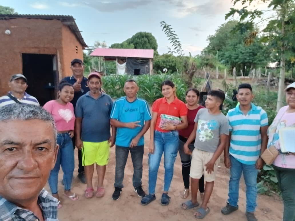 rafaelemilios's tweet photo. EL SOCORRO. GUÁRICO... Instalación del Comité de Acción Política y Social en el CASERÍO MANIRAL. Acción Democrática en Resistencia organizada y activa en lo mas profundo de la geografía venezolana. La lucha por la libertad y la democracia es todos los días y en todas partes... https://t.co/srpCZDGVDp