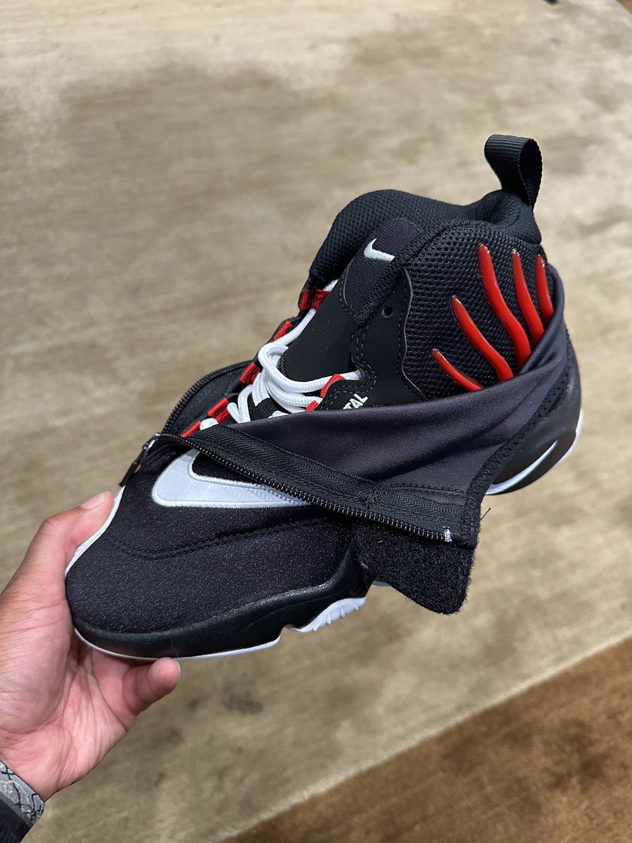SNKRVisionista's tweet photo. Latest pickup: I am loving these Nike Air Zoom Flight The Glove!!! 10/10 highly recommend 🔥🔥🔥

#nikeair #nikeairzoomtheglove #sneakerenthusiast #sneakerheadlife #sneakervisionista https://t.co/I4kw1ppeG3