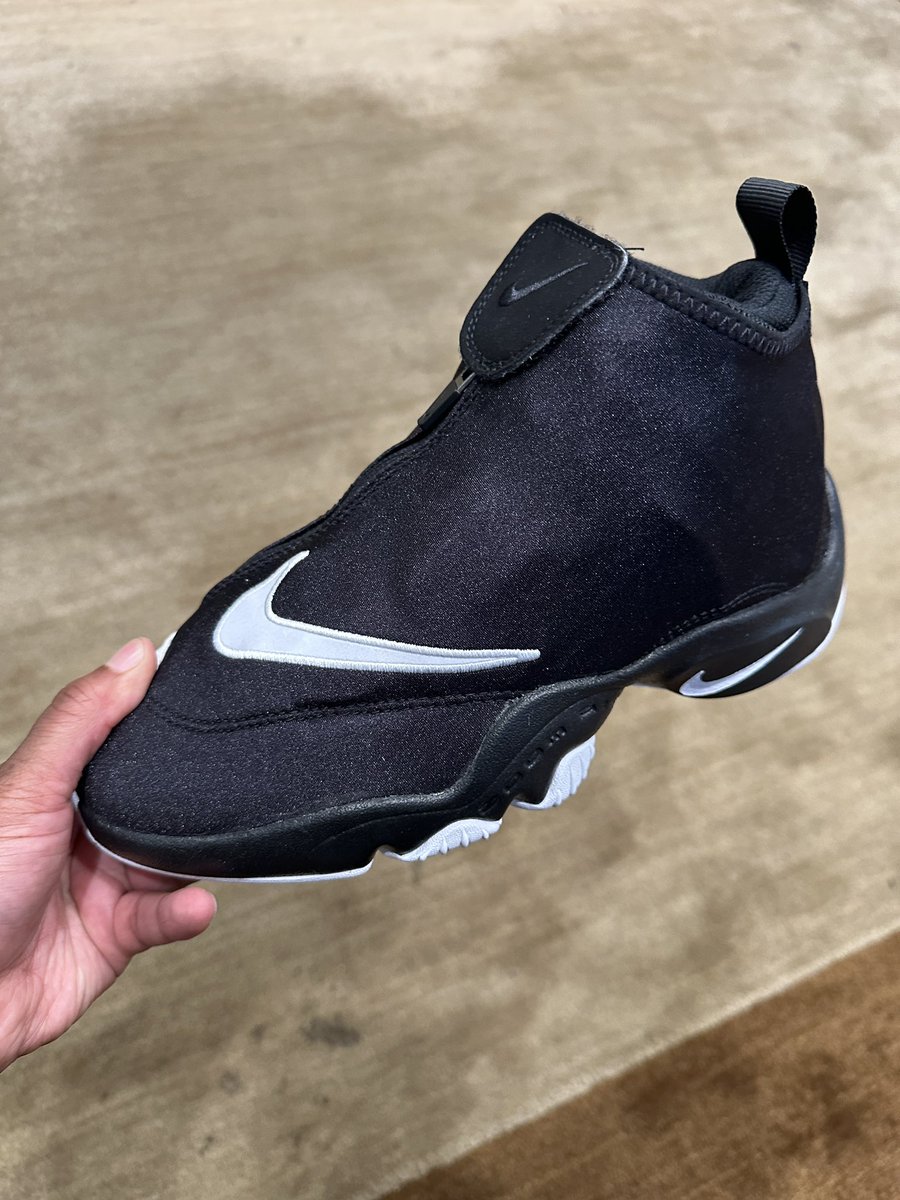 SNKRVisionista's tweet photo. Latest pickup: I am loving these Nike Air Zoom Flight The Glove!!! 10/10 highly recommend 🔥🔥🔥

#nikeair #nikeairzoomtheglove #sneakerenthusiast #sneakerheadlife #sneakervisionista https://t.co/I4kw1ppeG3