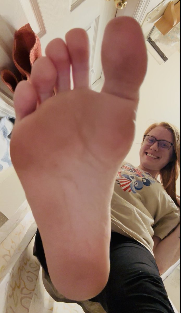 CareyMccar28397's tweet photo. Hey losers! Sorry I’ve been MIA lately, it’s been a rough couple of months! Here is proof I’m alive ✌🏻🖕🏻😂 https://t.co/rplfBimSYQ