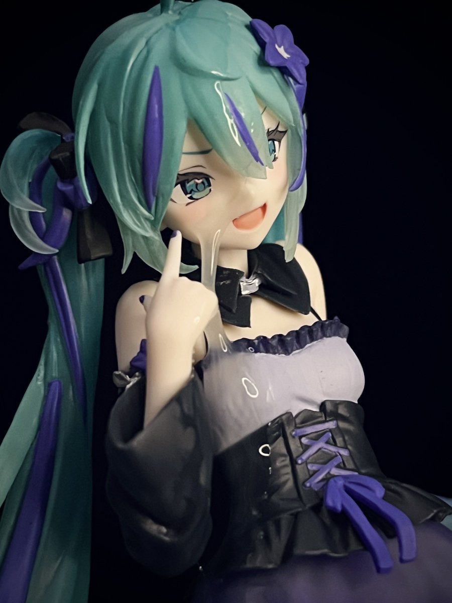 janoroad's tweet photo. 39さん
殆ど側面にかかってしまった
照明とカメラと自分の立ち位置とフィギュアの向きが難しい…
#フィギュアぶっかけ https://t.co/q5RuHApTW1