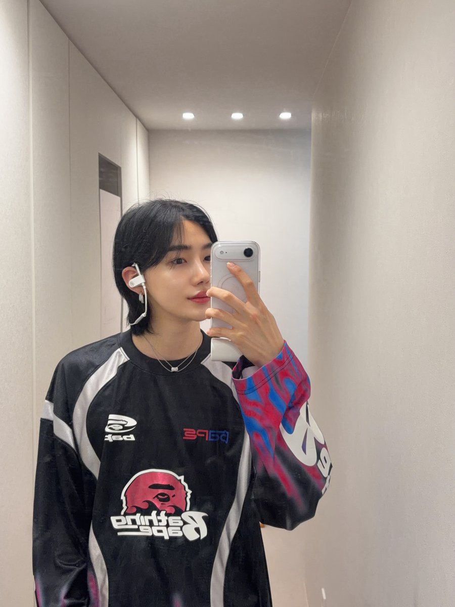 chanheeupdates's tweet photo. 260709 ig update 🍀 #chanhee #뉴 1/2 https://t.co/deiUfTceaS