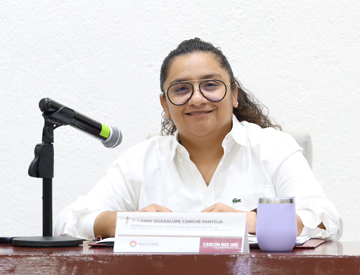 5toPoderDiario's tweet photo. #5topoder #noticias #cancun
IMPULSA AYUNTAMIENTO DE BENITO JUÁREZ NUEVA NORMATIVA PARA FORTALECER LA SIMPLIFICACIÓN ADMINISTRATIVA
Cancún, Q. R., a 07 de agosto de 2026.- Con el propósito de consolidar un gobierno más eficiente, transparente y cercano a la ciudadanía, el Cabildo de Benito Juárez aprobó por unanimidad turnar a comisiones unidas la iniciativa para reformar el acuerdo de creación del Instituto Municipal de Desarrollo Administrativo e Innovación, abrogar su reglamento interior y expedir uno nuevo que fortalezca la simplificación administrativa, la digitalización de procesos y la coordinación institucional.
Durante la Cuadragésima Sexta Sesión Ordinaria, realizada en la sala “20 de abril” y encabezada por la Encargada de Despacho de la Presidencia Municipal, Landy Guadalupe Canché Pantoja, se detalló que el nuevo ordenamiento permitirá adecuar las facultades del IMDAI al marco de la Ley Nacional para Eliminar Trámites Burocráticos, mediante la instauración de la Autoridad Municipal de Simplificación y Digitalización. Con ello, se busca agilizar trámites, reducir cargas administrativas y mejorar la atención ciudadana.
Asimismo, el cuerpo cabildar avaló por mayoría turnar a comisiones la expedición del Reglamento para la Atención Integral de Inmuebles en Estado de Abandono, Riesgo o Deterioro, instrumento jurídico que establecerá procedimientos claros para identificar, registrar, clasificar e intervenir espacios que representen riesgos urbanos, contribuyendo a una ciudad más segura, ordenada y con mejores condiciones de vida.
En otro punto, se aprobó por unanimidad otorgar una segunda licencia temporal a la Presidenta Municipal, Ana Paty Peralta, por 44 días naturales, efectiva a partir de las 22:00 horas del 09 de agosto. Durante este periodo, continuará como Encargada de Despacho la primera regidora, Landy Guadalupe Canché Pantoja, garantizando la continuidad administrativa del Ayuntamiento.
Fuente: 5to Poder Agencia de Noticias