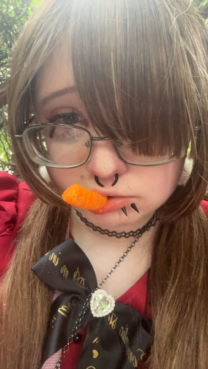 pienuinely's tweet photo. went to a forest &amp; smoked a cigar 🩷
#jiraitwt https://t.co/ZTj1Fwzdog