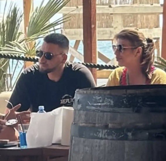 MonikaReljic's tweet photo. kunem ti se nikad vise on se meni gadi ne znam kako sam ikad mogla sa njim slika https://t.co/rulL4jLX3S