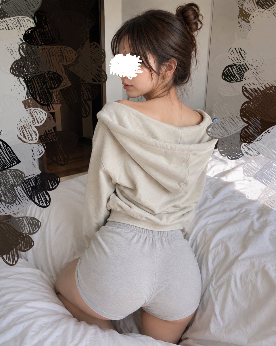 mizuu8288's tweet photo. 後ろ姿も見たいって言われたから…🤭

こんな感じでどう？👀
朝からエッチな事考えちゃダメだよ？ https://t.co/osfv1lWZzw