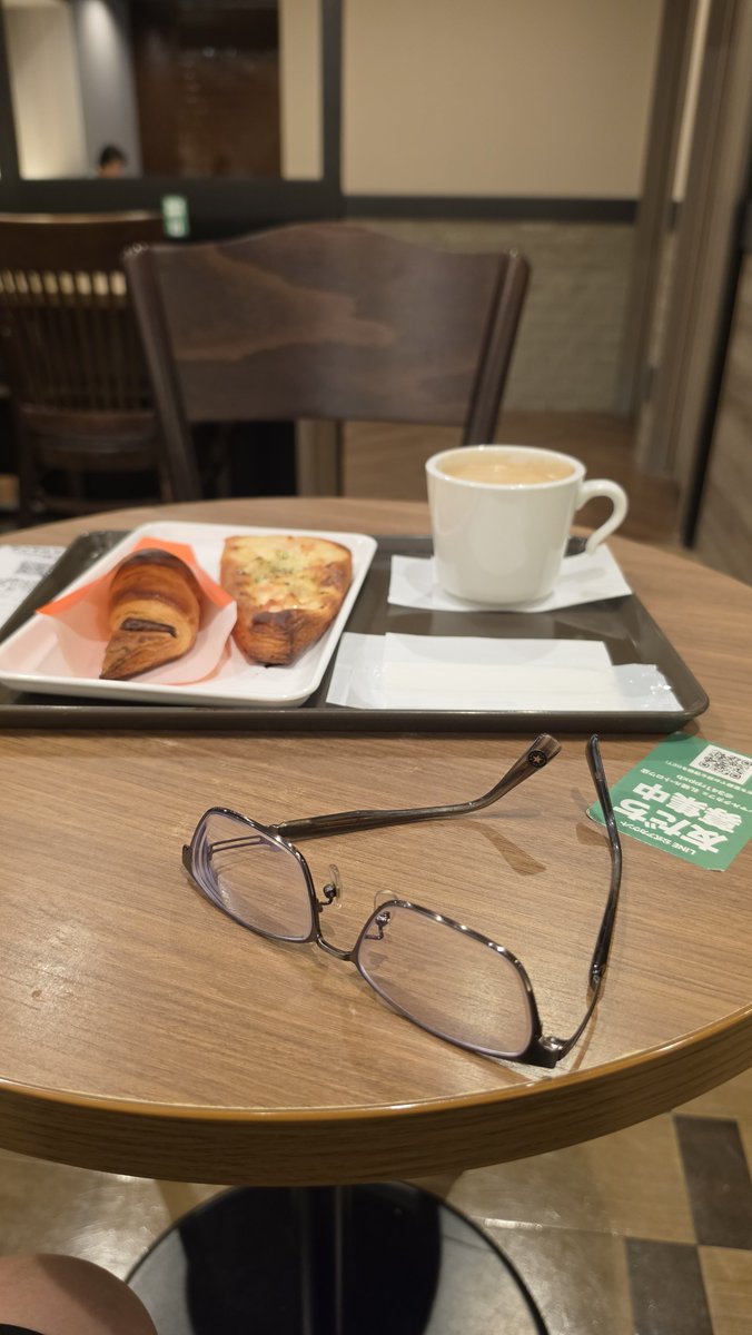 sugar0523's tweet photo. 今朝はのんびりほっとコーヒーで https://t.co/rHKWL6QP0E