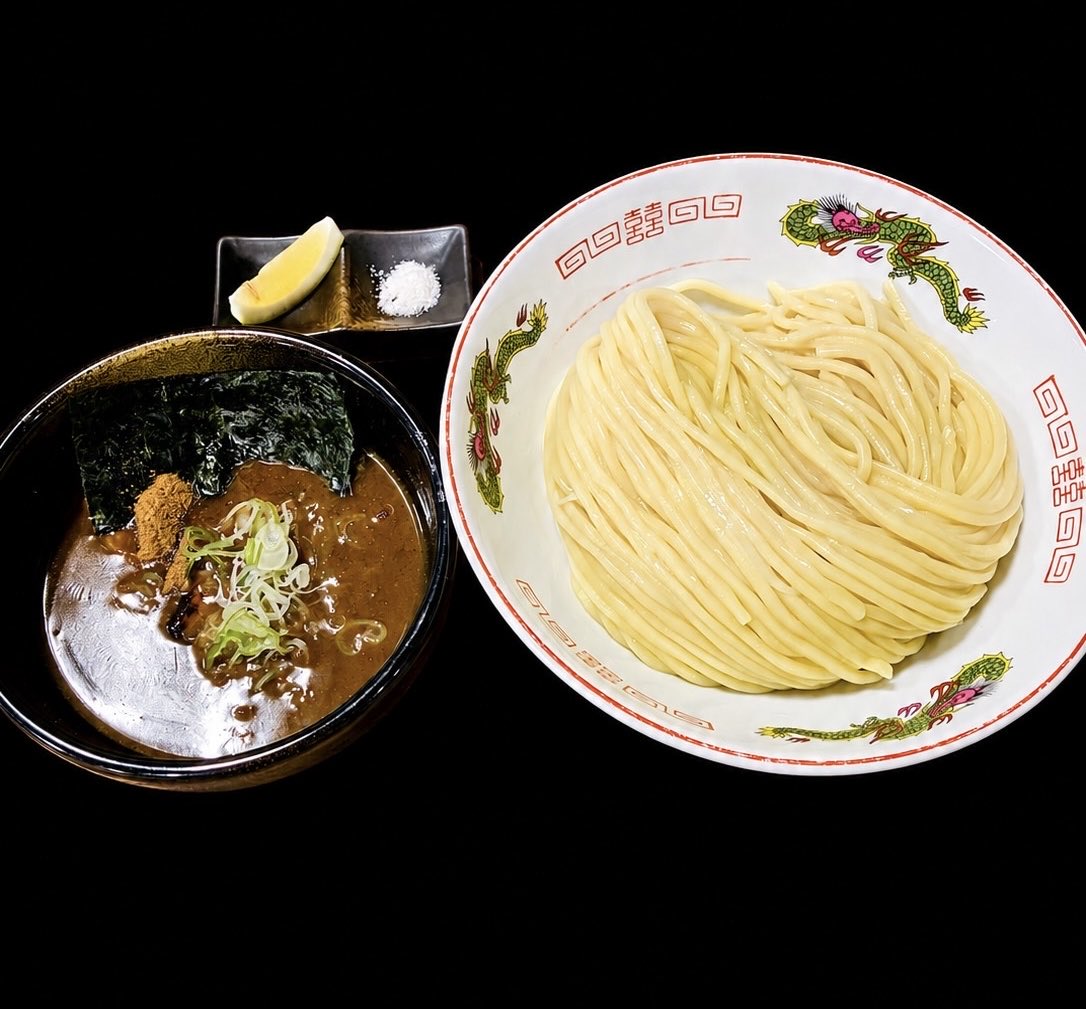 daikinboshi2020's tweet photo. おはようございます。
8月8日(土)
醤油らぁ麺
塩らぁ麺
煮干しらぁ麺
昆布水つけ麺
限定『豚骨魚介つけ麺』

今週もやります！
大人気の豚骨魚介つけ麺です！
暑いので熱中症対策してお越しください！
本日も1日宜しくお願いします🙇 https://t.co/yTAGef77yg
