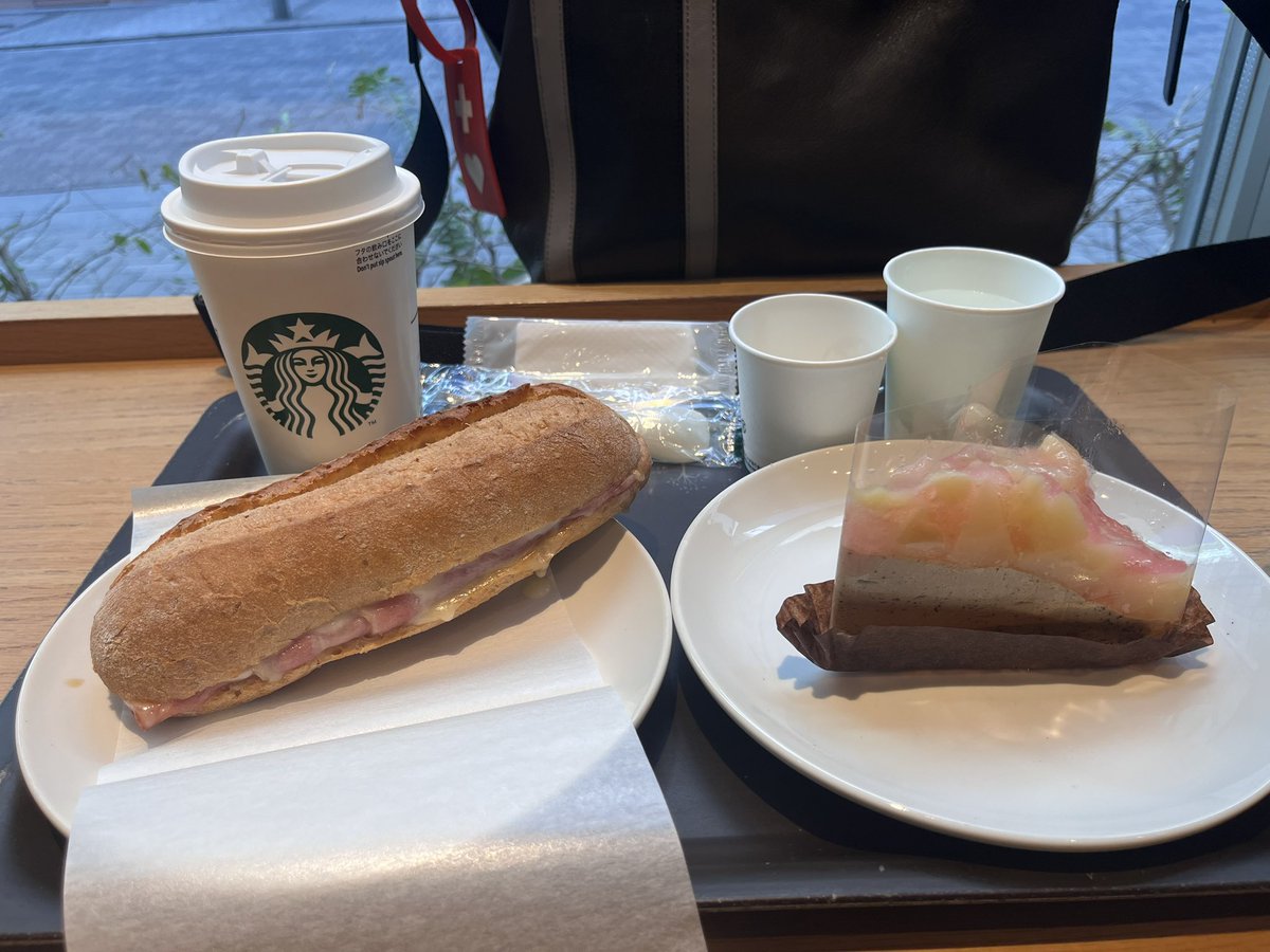 conta120's tweet photo. 土曜日おはようございます😃♪

本日も透析前スタバモーニングを楽しんでおります😋

今日は透析後に嫁と3泊4日（次の透析日までw)ホテル避暑へ行ってのんびりしてきます😊♪

昨年まではインバウンド価格で倍以上の値段してたので諦めてたのですが戻ってたのでまた行ってきますww https://t.co/sBOd3QbdwA