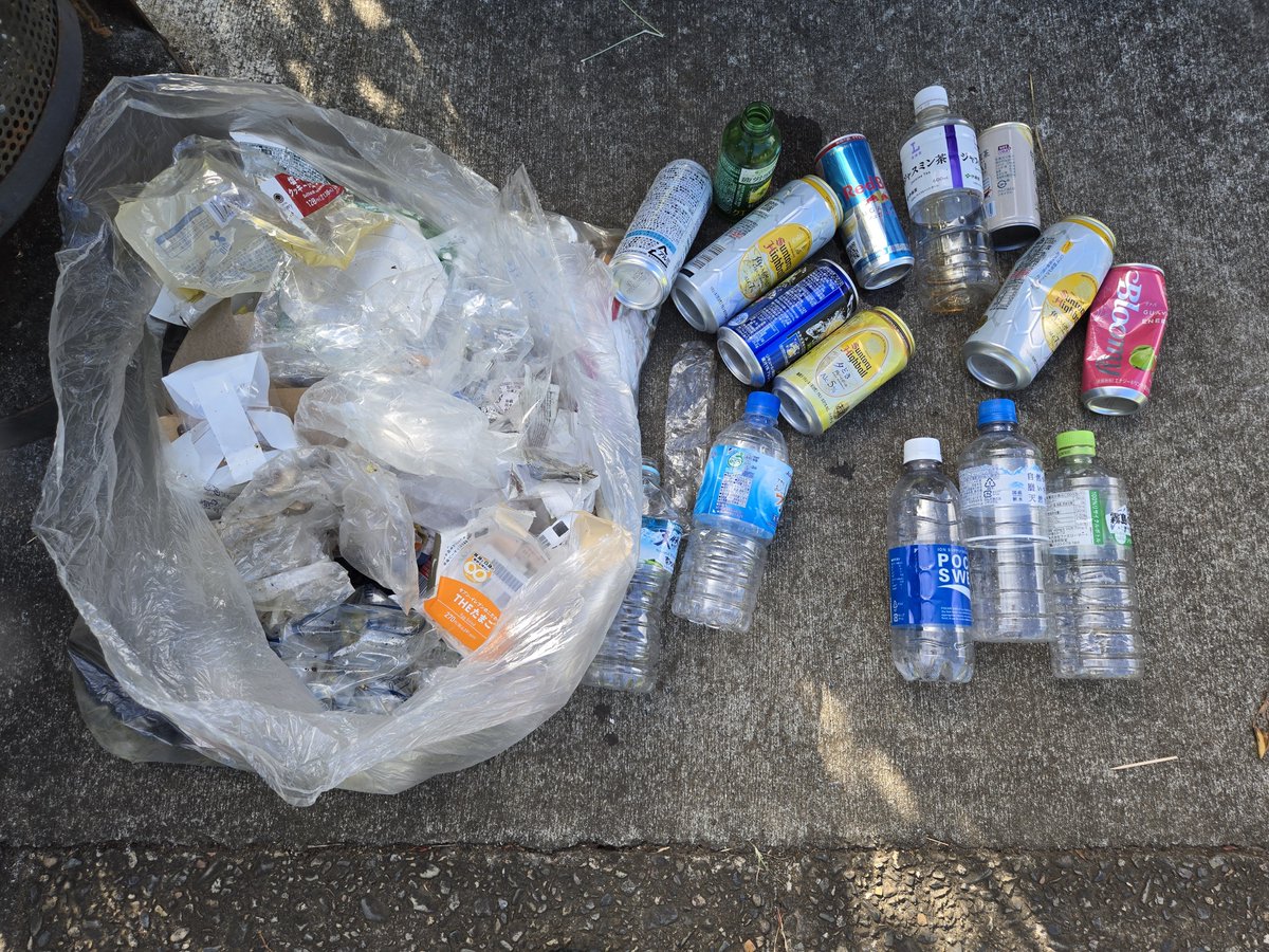 teruyooon's tweet photo. おはようございます👋😃☀️
お散歩🚶‍♀️ついでにゴミ拾い🗑️

タバコを拾いながら、

子供の頃、
初めて潮干狩りに行った時を
思い出す。

夏休み🪸の懐かしい思い出。

今日も素敵な1日を❣️

#ウォーキング #夏休み #潮干狩り
#子供のころ #思い出 https://t.co/teRkcHlxi5