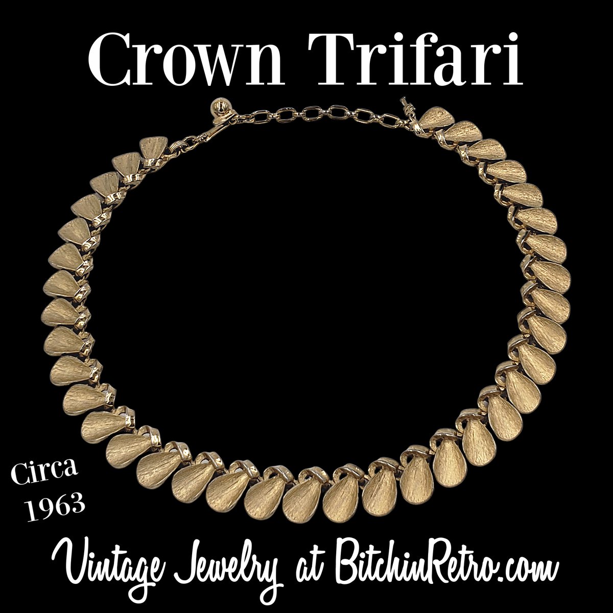 RetroCEO's tweet photo. Believed to be from the 1963 Aurelia Collection and advertised in Harper's Bazaar, this #CrownTrifari #necklace was designed in a choker style. Separate little golden "nuggets" fan out in glorious form &amp; make for a subtle #elegant look.

#vintagejewelry

https://t.co/QOqjuGEm9A https://t.co/mvfRjZWn4N