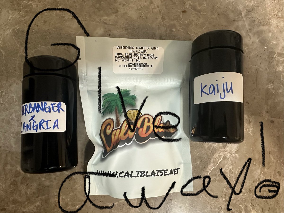 Squirtle_Rollz's tweet photo. GIVEAWAY TIME!!!
Deadline Sunday 10 PM EST

My choice of a Half O smalls from 
https://t.co/YQzykrmUBt
Code squirtle for 5% off

You must:
Follow me @Squirtle_Rollz and
@cali_blaise 
Repost this post and comment your favorite kind of weed! https://t.co/3mfbgOhWwD