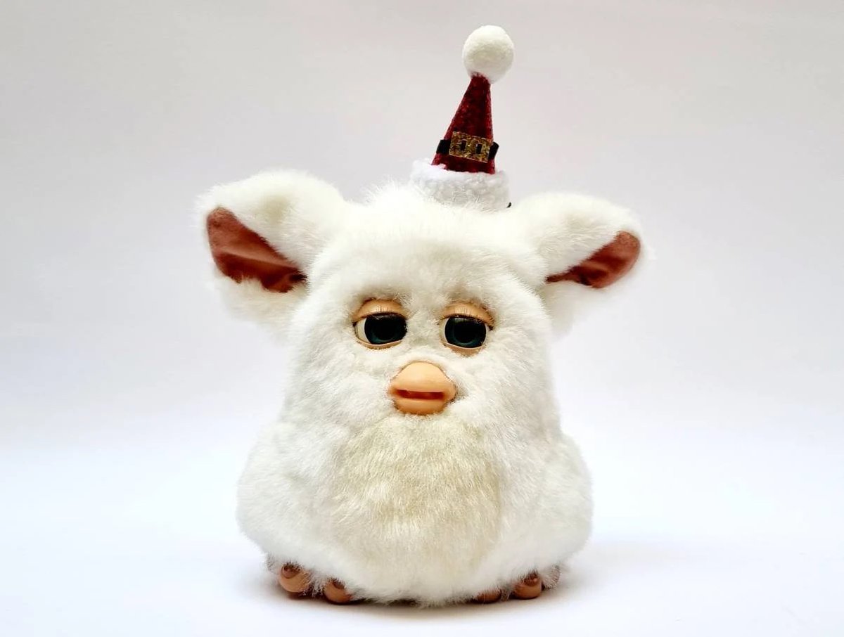 CloudyDreamerVT's tweet photo. i want another 2005 furby... https://t.co/31ARJrsCC8