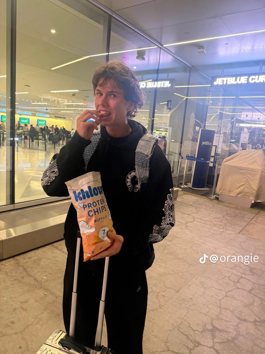 ChromeCTOpf's tweet photo. chads buy more solana:68GYUJW31GSJwLz44HGGQYaGXpG5iiWwYGiWxZ6apump https://t.co/uckk3C6u35