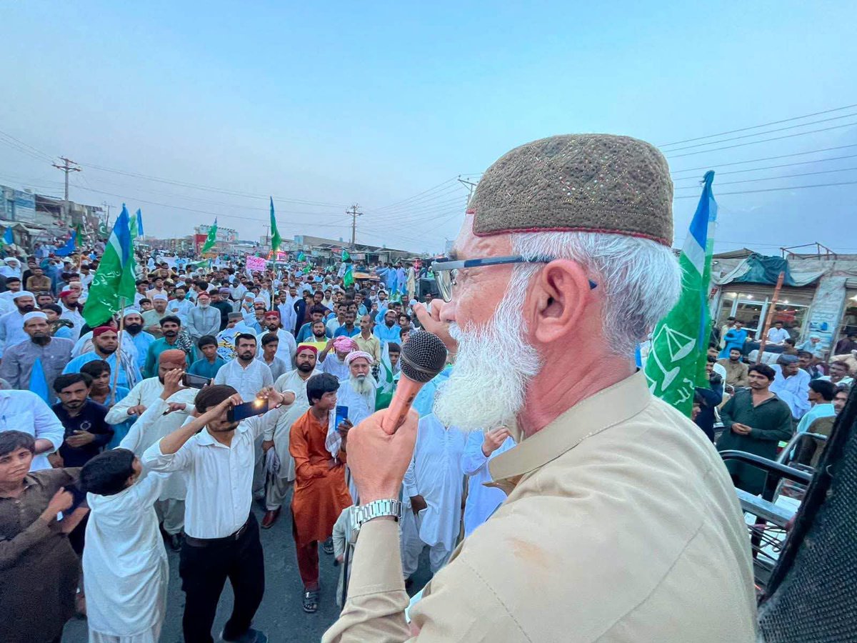 JIPOfficial's tweet photo. راجن پور-  امیر جماعت اسلامی پاکستان حافظ نعیم الرحمٰن کی اپیل پر پٹرول اور ڈیزل کی قیمتوں میں ظالمانہ اضافے، مہنگائی اور لیوی بھتہ ٹیکس کے خلاف فاضل پور میں پٹرولیم لیوی اور عوام پر بڑھتے معاشی بوجھ کے خلاف احتجاجی دھرنا جاری ہے۔
#JIProtestAgainstBhattaLevy https://t.co/nDru6Zd0Nd