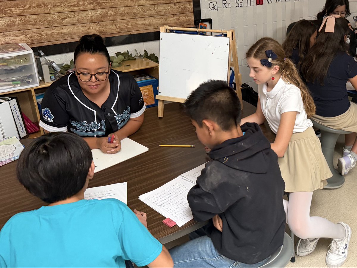 Espinosa_MCE's tweet photo. Mrs. Perales confers with students to build on their strengths and further develop their Spanish writing. These intentional conversations help students refine their craft, find their voice, and grow as confident bilingual writers.#SetSailWithWonder #SISD #DualLanguage https://t.co/mxnEaEs56r