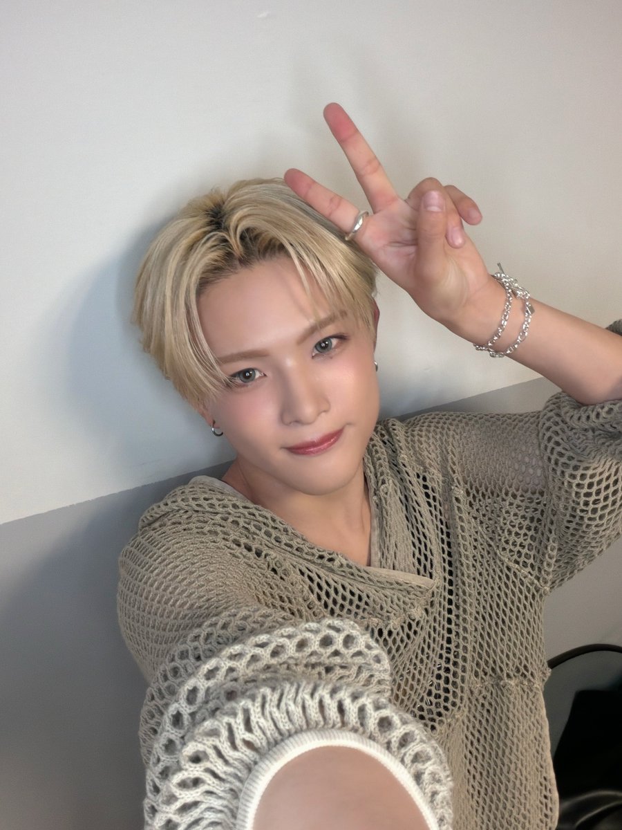 aoen_members's tweet photo. 優樹(YUJU)です🐶🩵
aoenが 超⚡️超音波に出演いたしました！

「Youth」をフルサイズで披露できて嬉しかったです🙌

見逃し配信もあるのでチェックしてね🫶

#テレ東超超音波
#aoen_ハジマリCOLOR
#aoen #アオエン #優樹 #YUJU https://t.co/haVDq2ZK8I