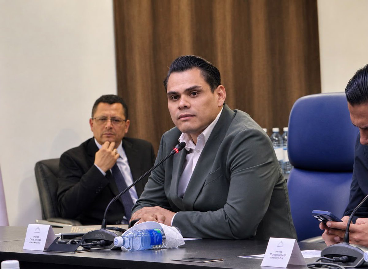 CalebNNavarro's tweet photo. Hoy iniciamos el estudio para elegir a las nuevas autoridades de la Corte de Cuentas de la República.

Un proceso importante que asumimos con mucha responsabilidad, pensando siempre en hacer lo mejor para nuestro país. 🇸🇻 https://t.co/5v1hGHR50V