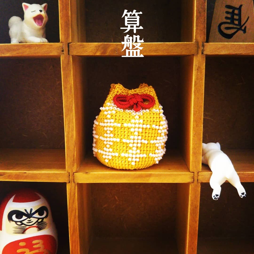 teamiya0715's tweet photo. 8月8日はパチパチ算盤の日でもあります。

算盤を図案化した文様を編み込んだお守り袋の紹介です。

お守り袋【算盤】￥1,000-

算盤文様には、商売繁盛の意味があります。

お守り袋とは
大切なものを入れて願いを込めることができる巾着型のお守りです。 https://t.co/oLmKNor8jC