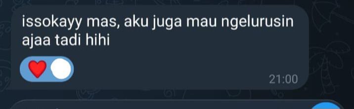 mamahmuda1_'s tweet photo. ini chat suami sama rekan kerjanya cewe, menurut kalian gaya bahasa dan typing cewe ini wajar ngga sih? ke laki laki yang sudah beristri? karna honestly pas dulu aku masih kerja tuh ngetik urusan kerjaan ke lawan jenis bener bener yang seadanya aja, engga pakai huruf berulang kek: hihihihiii, yaaaww, yaahh or iyaahhh begitu. dulu aku pernah labrak nih cewe by chat karna ngirim ngirim sticker gombal ke suamiku, alibinya sih bercanda doang dan ga ada maksut ngerusak rumah tangga orang ceunah 
cc: galgoddes