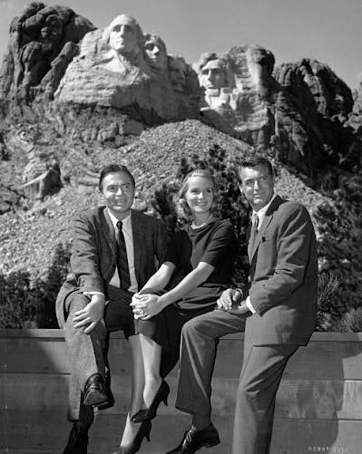 cdunc1's tweet photo. @3YearLetterman Here he is at Mt Rushmore. https://t.co/PbBb3VzXGP