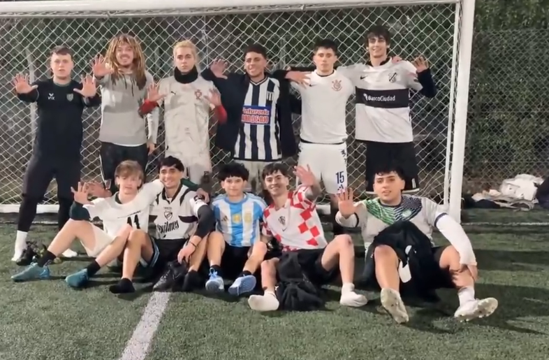 FentaniloInfo's tweet photo. Foto del EQUIPAZO de la fecha. https://t.co/EviIdRYwYd