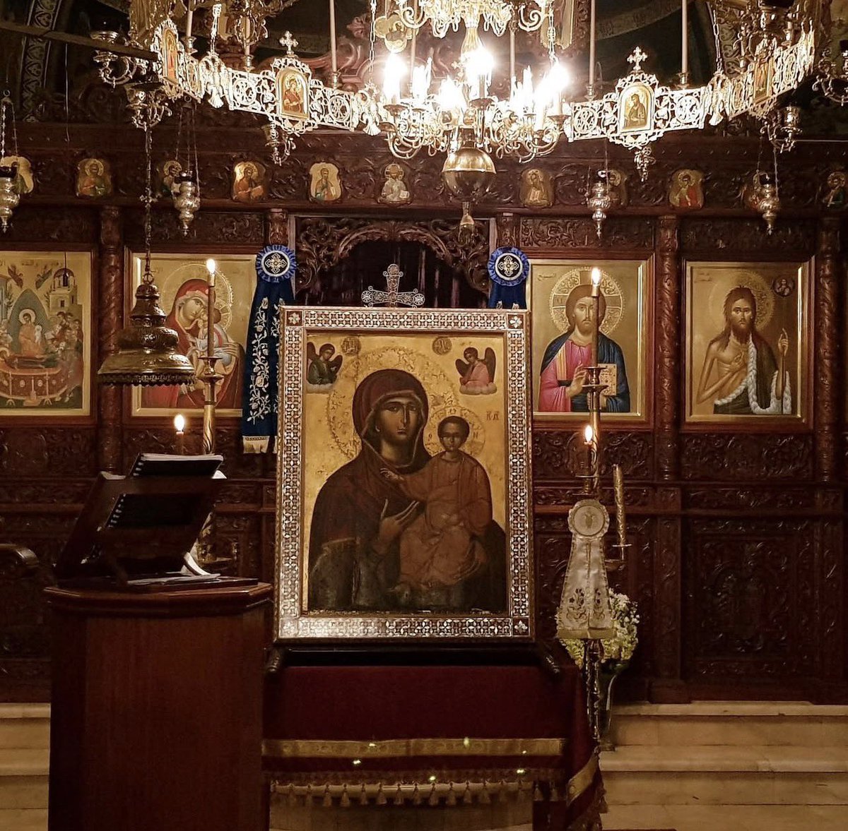 orthodox22790's tweet photo. Another philosophical argument I’ve formulated against Islamic Kalām from an Orthodox Christian perspective 📿

1) The Most Generous (al-Jawwād) gives the best of what exists.

2) God Himself is the best of all that exists.

3) Therefore, the Most Generous gives Himself.

4) God is the Most Generous (al-Jawwād).
Therefore, God gives Himself.

5) The perfect mode of giving oneself to rational creatures is to give oneself personally, without ceasing to be what one is.

6) Therefore, God gives Himself personally to creation.

7) God’s personal self-gift to creation is the Incarnation of the Word.

8) Therefore, the Word becomes flesh