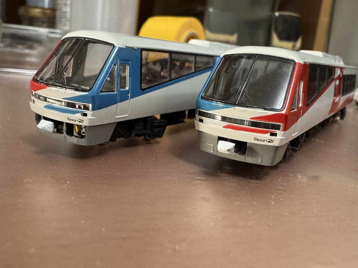 nao__tetsu's tweet photo. 先月改造種車で購入したリゾート21。40年選手であちこち劣化した状態で納車されましたが、この度発売されたASSYで見事復活！スカートもR-1編成っぽくしてみました。あと40年走れるかな？ https://t.co/ONOedS9rQK