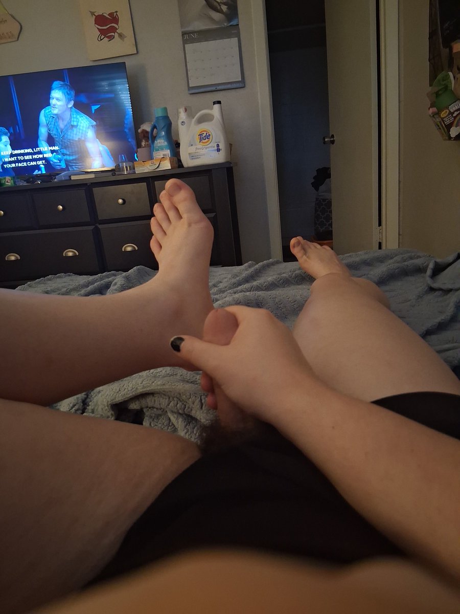 tsJuneBugg's tweet photo. #feet #toes #soles #tsgirl #trans #transnsfw #transporn #girlcock #ladydick #whore #selling #fansly #useme https://t.co/ewOqSIL0gH