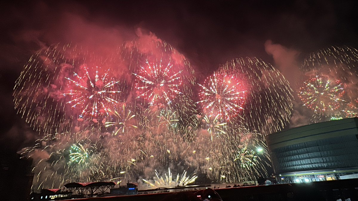 hirot1639's tweet photo. 住んでいるマンションの企画、夏祭り
びわ湖大花火大会
良い感じで観覧できました
スタッフの皆さま、ありがとう😊
#長栄　#ベルヴィ夏祭り https://t.co/ePegl4eiP6