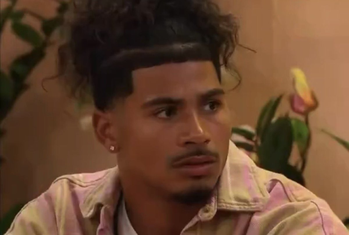 jamarrsburrow's tweet photo. they calling her a colonizer over love island 😭 https://t.co/Cs9mc4m5x5