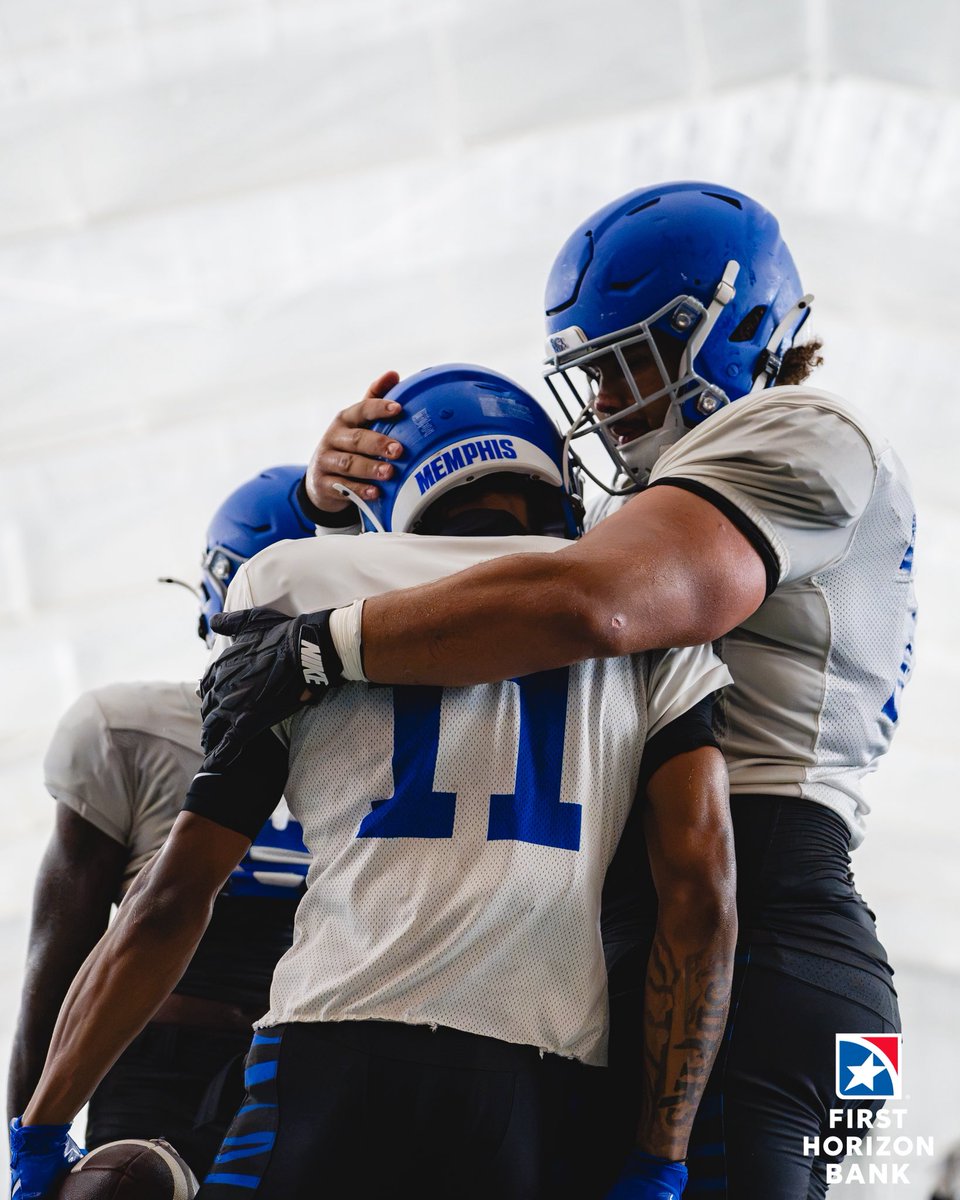 MemphisFB's tweet photo. All Business 💼

#CloseTheGap | @FirstHorizonBnk https://t.co/iGtYYlTJQK