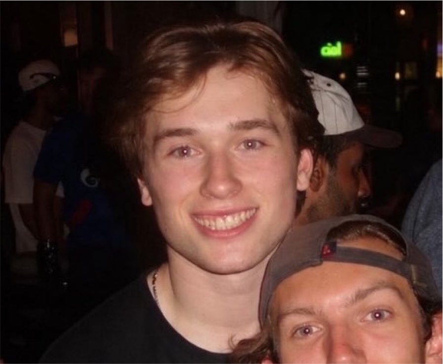 lexiiiipedia's tweet photo. these specific mack pics 🚬🚬🚬 https://t.co/xz6SeZ4Ufa