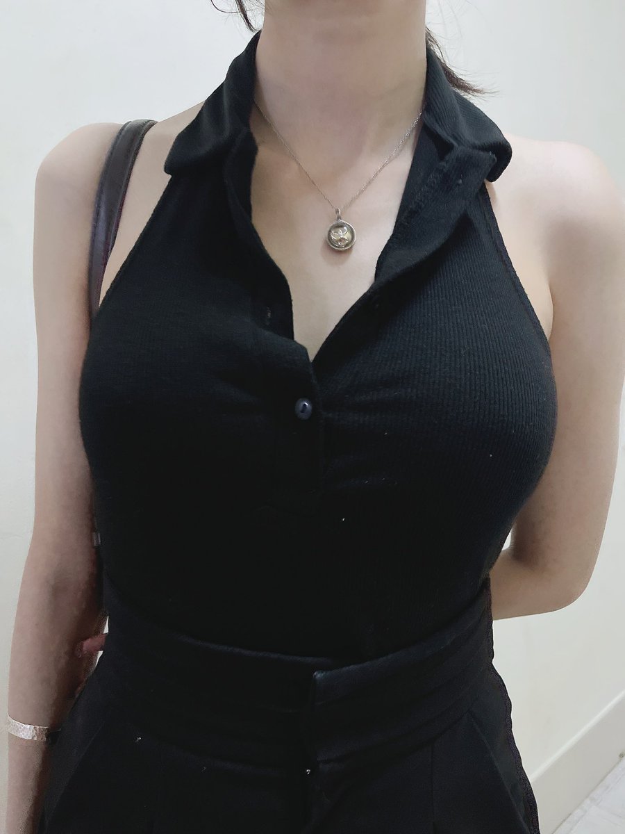 Nerosweety02's tweet photo. เห็นโนบรา โนแปะจุก ไม่ได้เลยนะ ดีนะเสื้อหนา🤣🤣 https://t.co/4X6LRHCe6V
